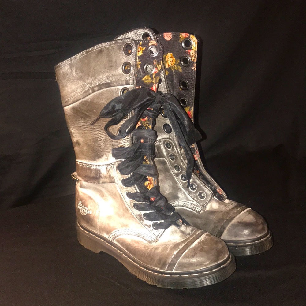 NWOT Dr. Martens Triumph Distressed Gray Boots 8